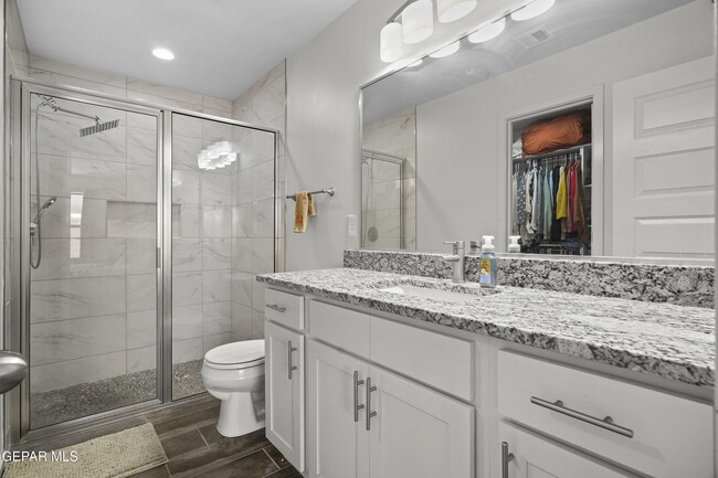 Building Photo - 15220 Apex Ct