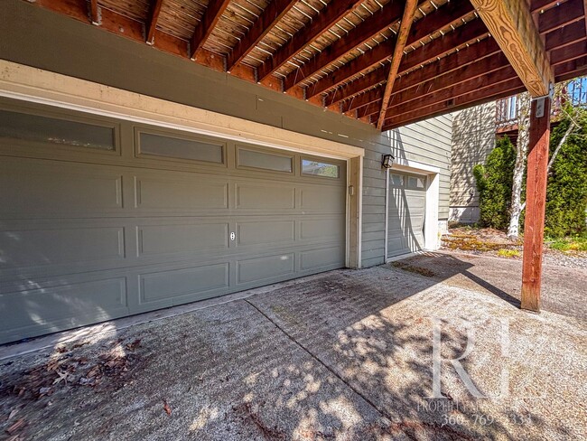 Building Photo - Spacious 3-Bedroom Home in Desirable Manet...