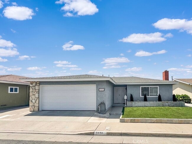 Building Photo - 7430 El Rosal Cir