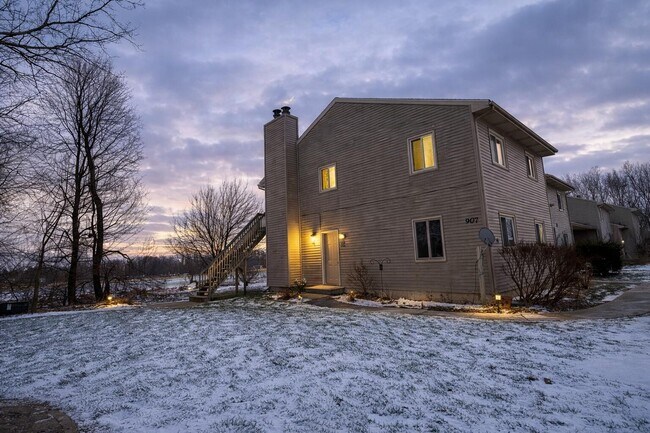 Building Photo - 907 Registry Dr