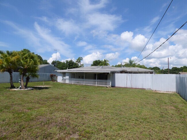 Building Photo - 1358 Arrow St