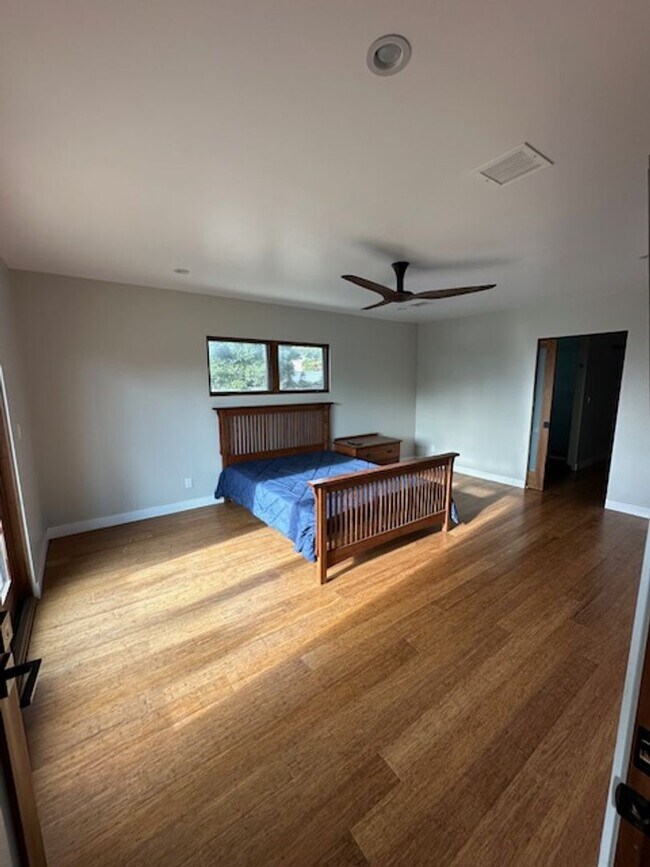 Building Photo - 402 S Clementine St