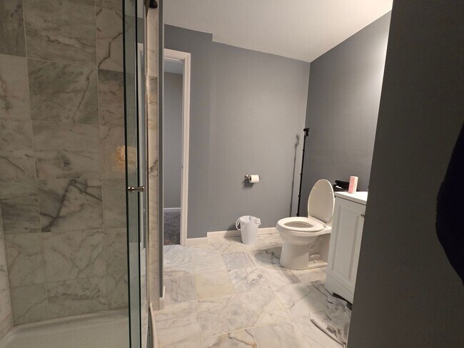 Building Photo - 4 Bedroom Townhome for Rent in Normal!