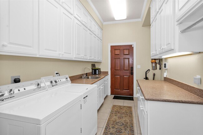 Building Photo - 1502 Wimbledon Dr