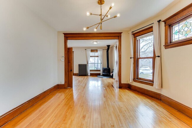 Building Photo - Gorgeous Uptown 4-bed 2-bath Single-Family House w/ Garage + Fenced-In Yard