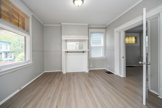 Building Photo - 2317 Stratford Ave