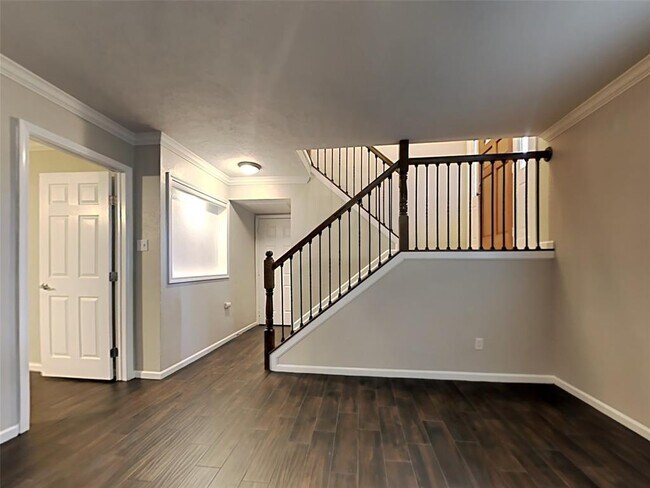 Building Photo - 11 Hickory Oak Dr