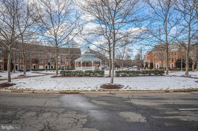Building Photo - 4950 Brenman Park Dr