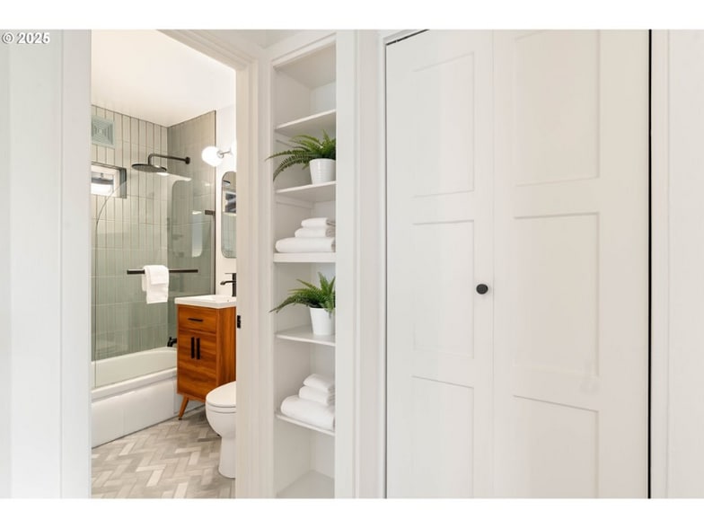 Building Photo - 841 NE 77th Ave