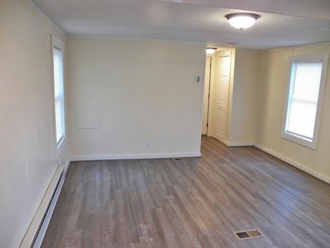 Building Photo - 2337 2nd New Hampshire Turnpike N