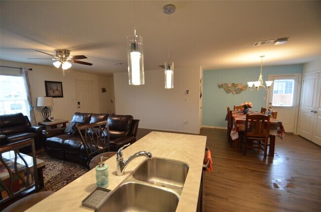 Building Photo - 13706 Mussel Rn