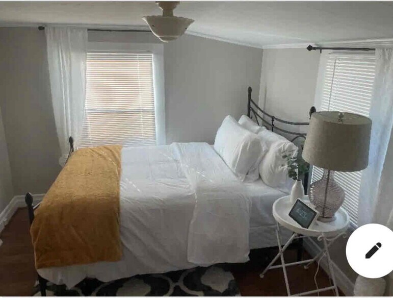 Building Photo - 115 Emmett St