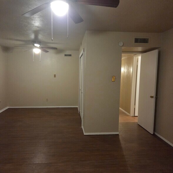 Building Photo - 520 Faye St