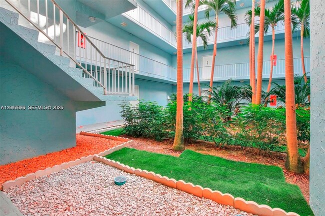 Building Photo - 455 S Pine Island Rd