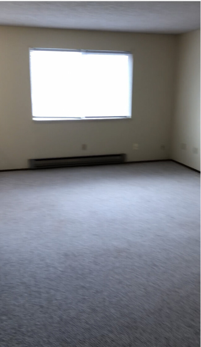 Large living room next to kitchen - 611 N J St