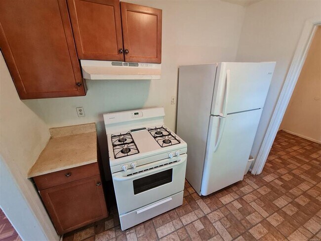 Building Photo - Washer/Dryer Included! No Carpet to worry ...