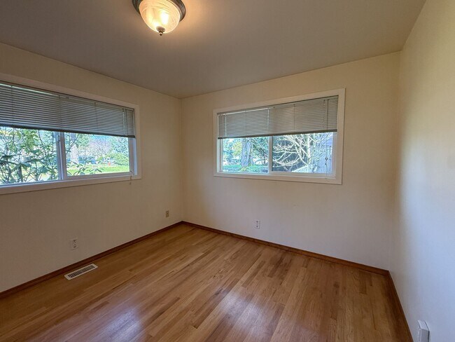 Building Photo - 3bd/1.5ba Edmonds Home