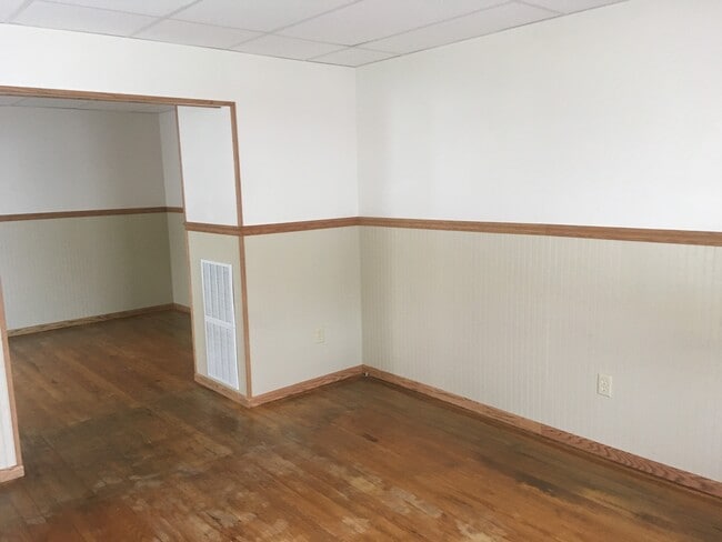 Building Photo - 347 Catherine St