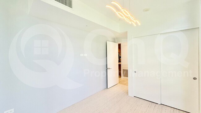 Building Photo - 7120 E Kierland Blvd
