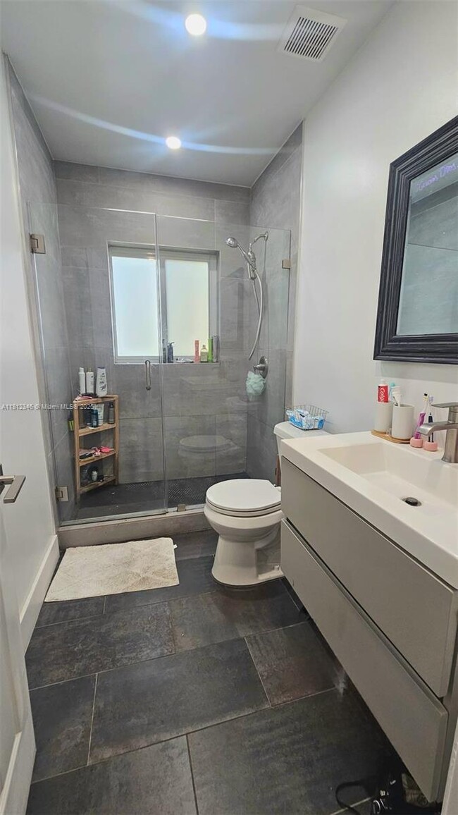 Building Photo - 2 bedroom in Miami FL 33161