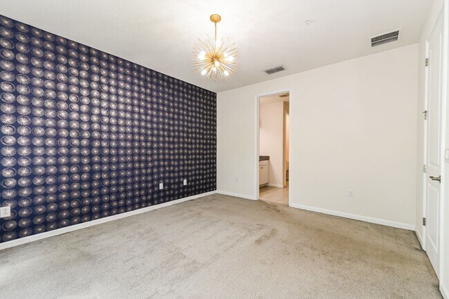 Building Photo - *** Bayshore 3 bed 2 bath *** Resort-Style Amenities and Pet friendly ***