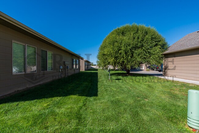 Building Photo - 3738 N Tyler Ct