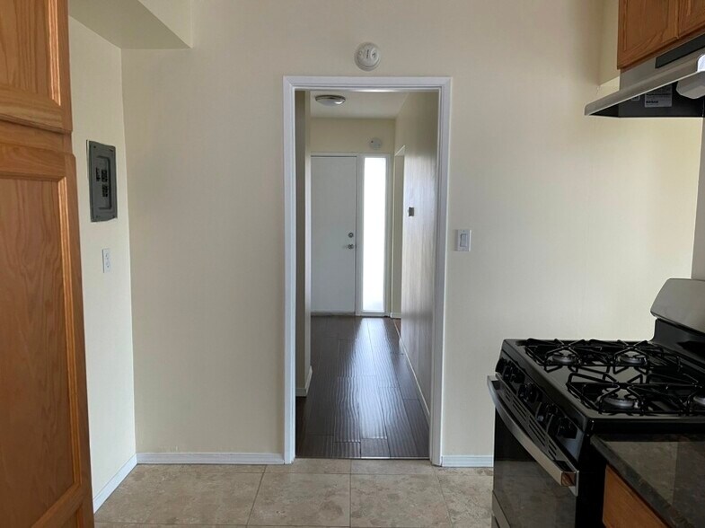 Building Photo - 2104 Huntington Ln
