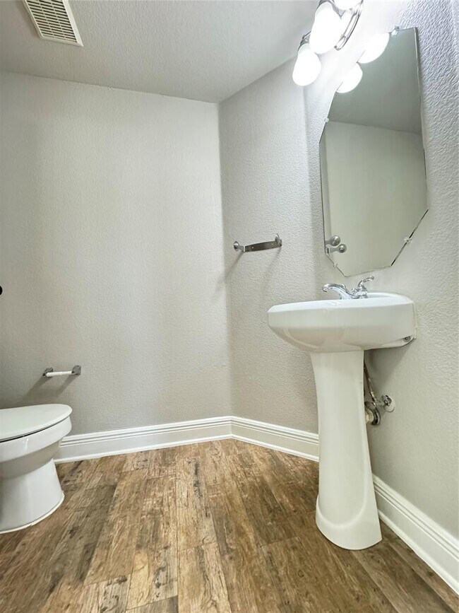 Building Photo - 1501 Van Horn Dr