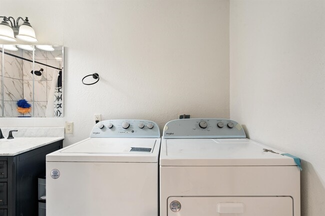 Building Photo - 504 Ave V