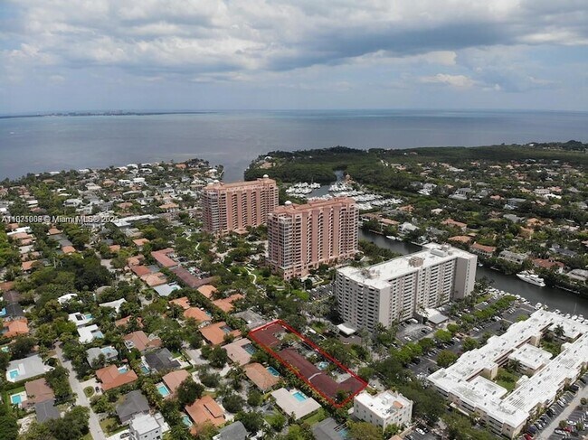 Building Photo - 95 Edgewater Dr