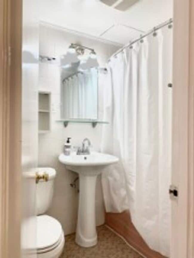 Building Photo - Renovated Brookline / Washington Square 2 Bed on Winthrop Rd for September 1st.  NO FEE