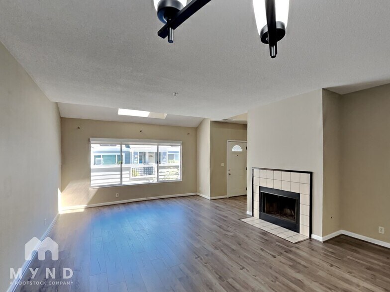 Building Photo - 25445 Southwick Dr