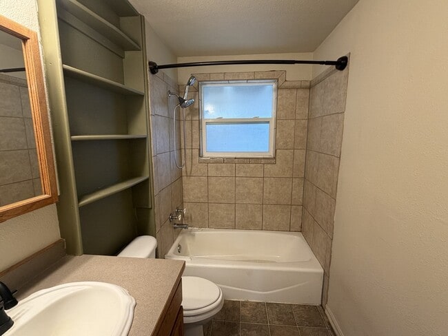 Building Photo - 1221 SW I St