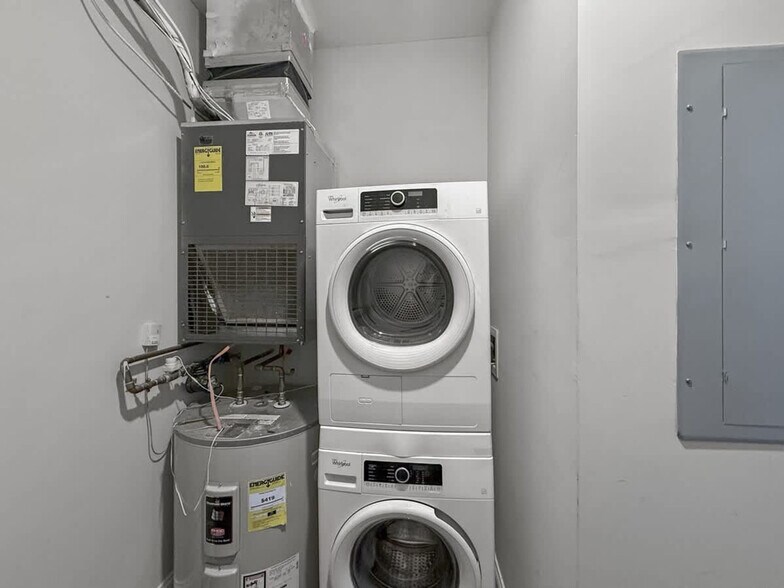 Building Photo - 1421 N 5th St