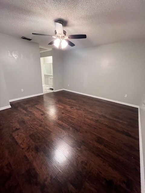 Building Photo - Beautiful Like New Home For Rent in Brandon!