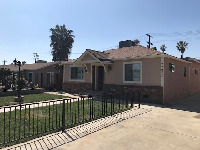 Building Photo - MOVE-IN READY 3+2 w/open floorplan