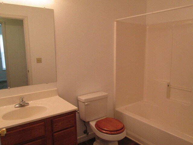 Building Photo - A cute single family home