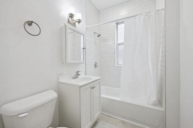 Building Photo - 4847 W Hutchinson St