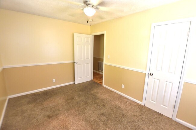 Building Photo - 1581 Charter Dr