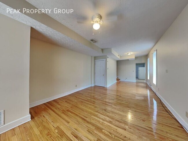 Building Photo - 1393 Indianola Ave