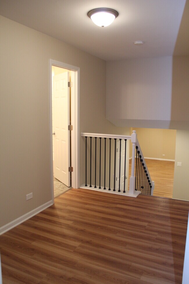 Building Photo - 8 E Harbor Dr