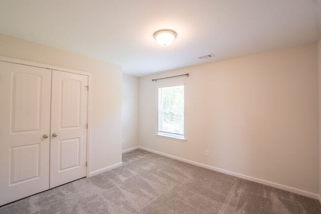 Building Photo - 257 Cromer St