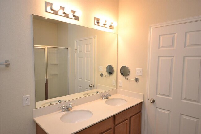 Building Photo - 104 Sierra Mar Lp