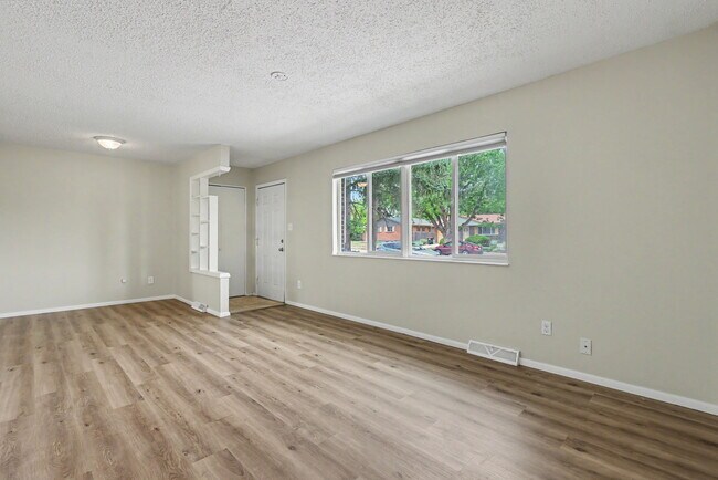 Building Photo - 1731 Auburn Dr