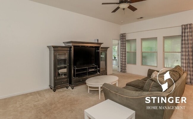 Building Photo - 22 Oleander Dr