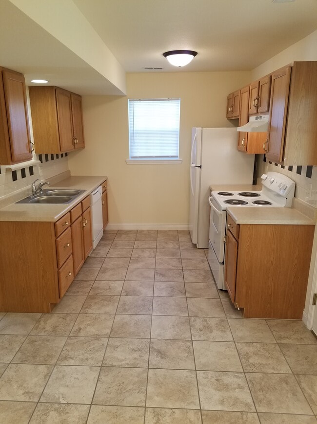 Building Photo - 3510 James Dale Rd