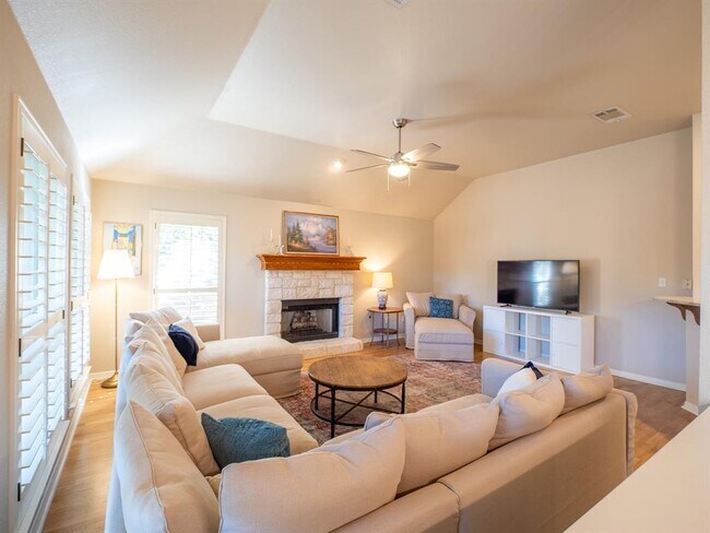 Building Photo - 17200 Poncho Springs Ln