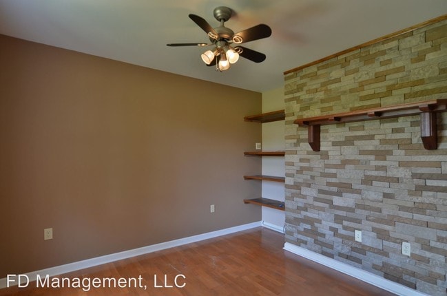 Building Photo - 4 br, 2.5 bath House - 92 Forrest Road