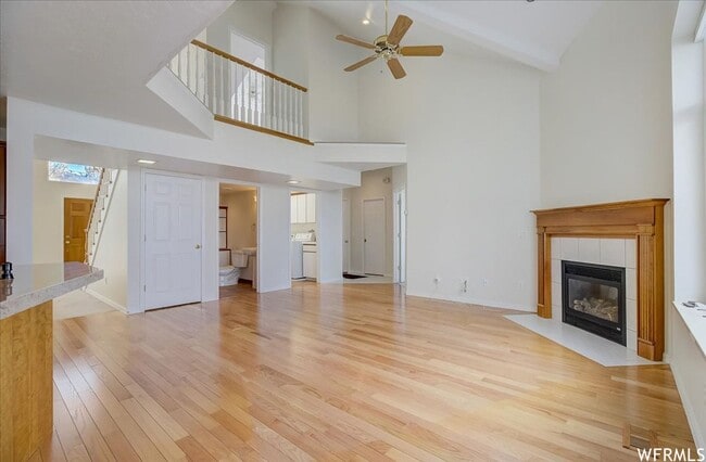 Building Photo - Large 6 Bedroom Home, 3 Car Garage, Gorgeo...