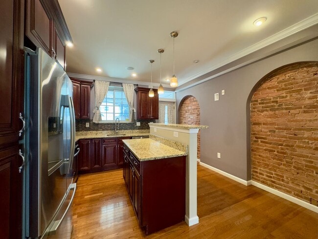 Building Photo - 415 S Bouldin St